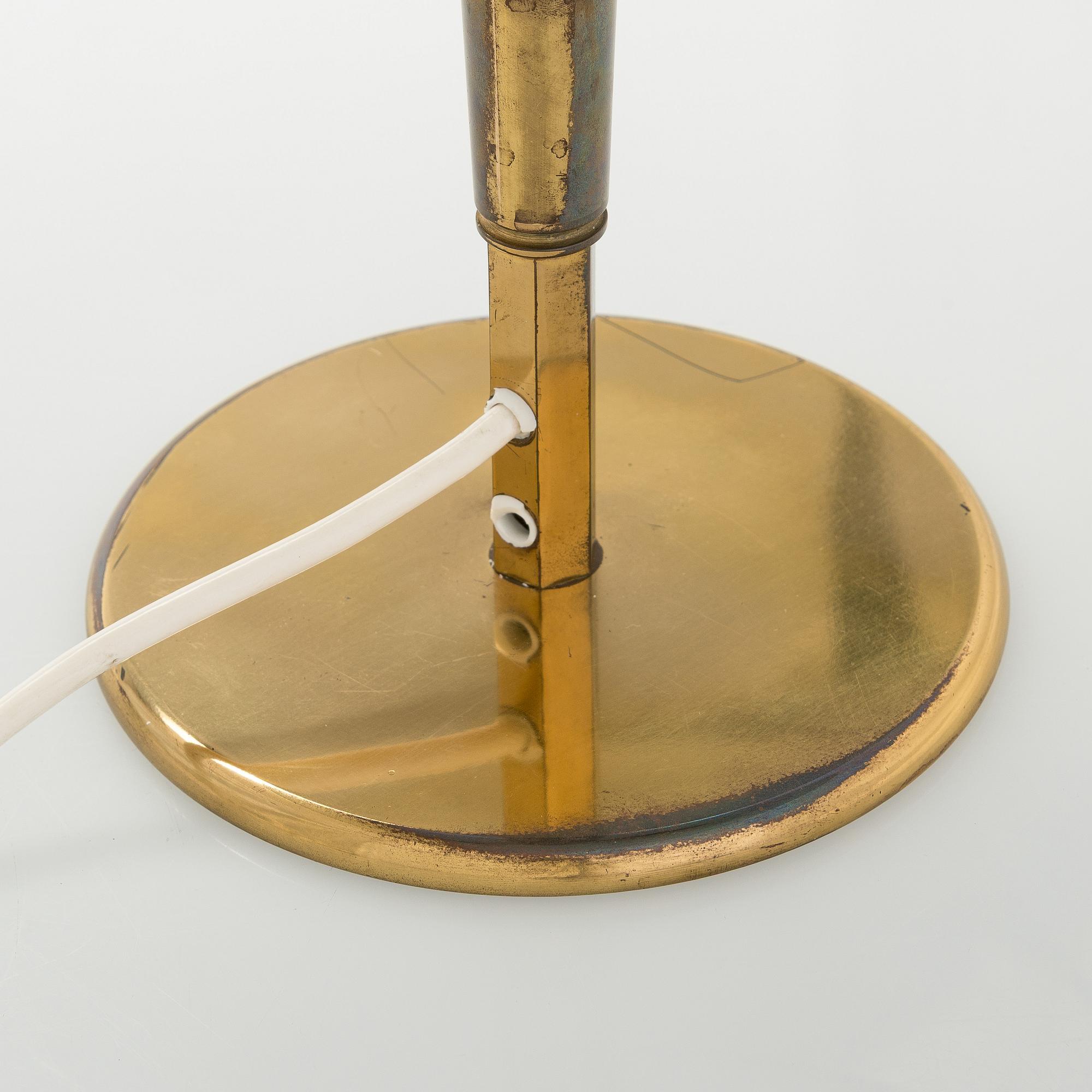 Paavo Tynell, pöytävalaisinpari, malli 5061, Idman 1900-luvun puoliväli.