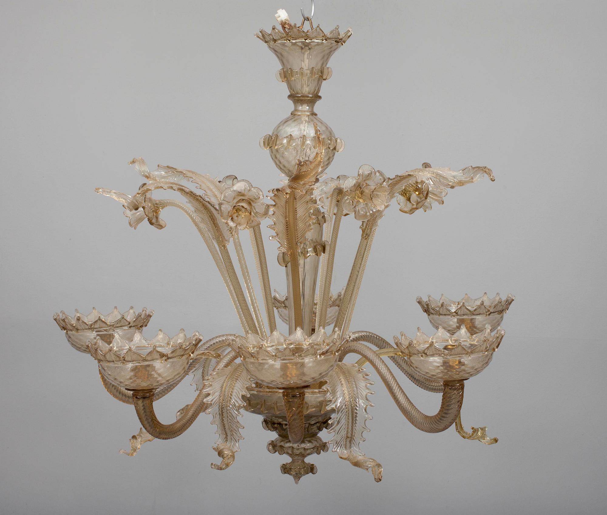 TAKKRONA, Murano, 1900-talets senare hälft. Höjd ca 95 cm.