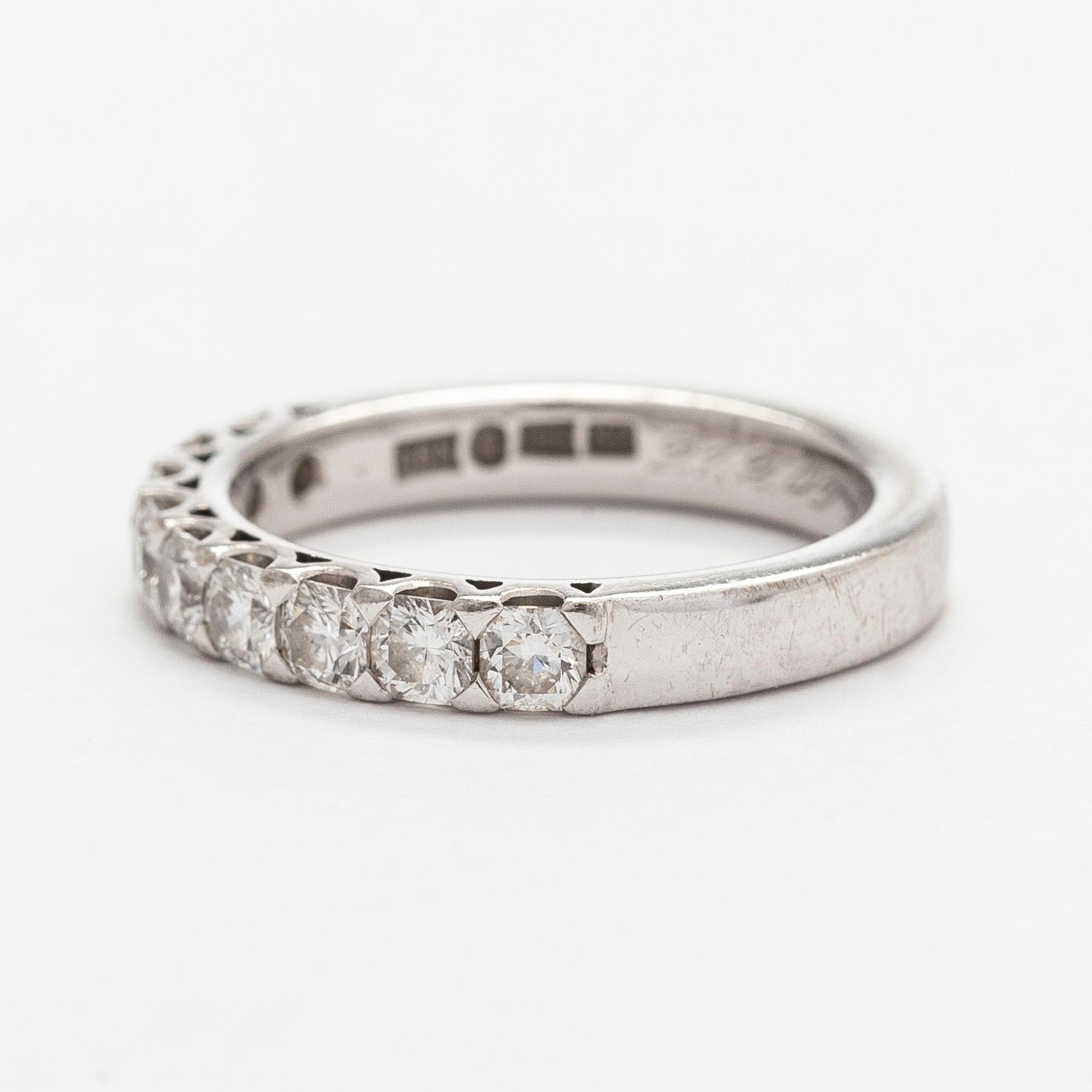 An 18K white gold ring with Flander cut diamonds. AEN Àjour Stockholm 2008.