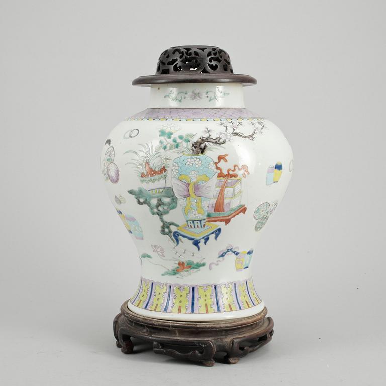 URNA, porslin, Kina 1800-tal.
