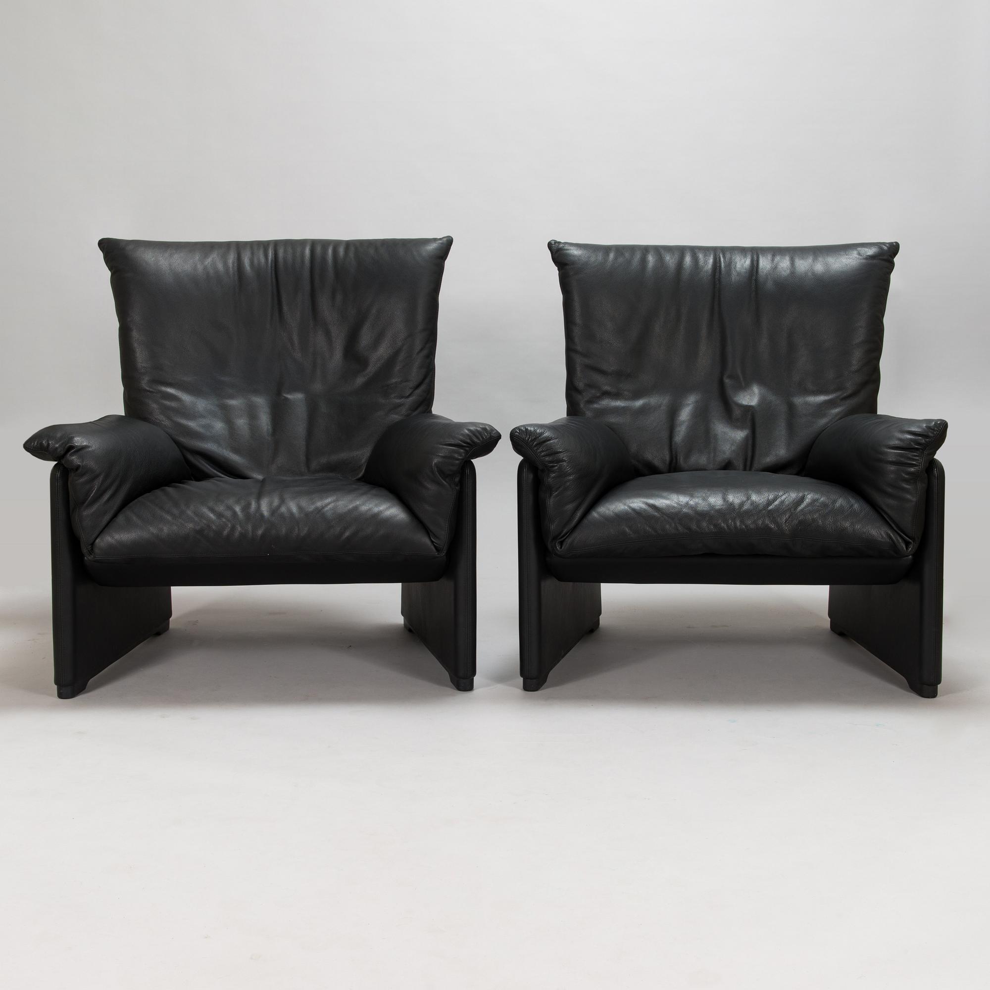 Vico Magistretti, a pair of 'Palmaria' armchairs for Cassina.