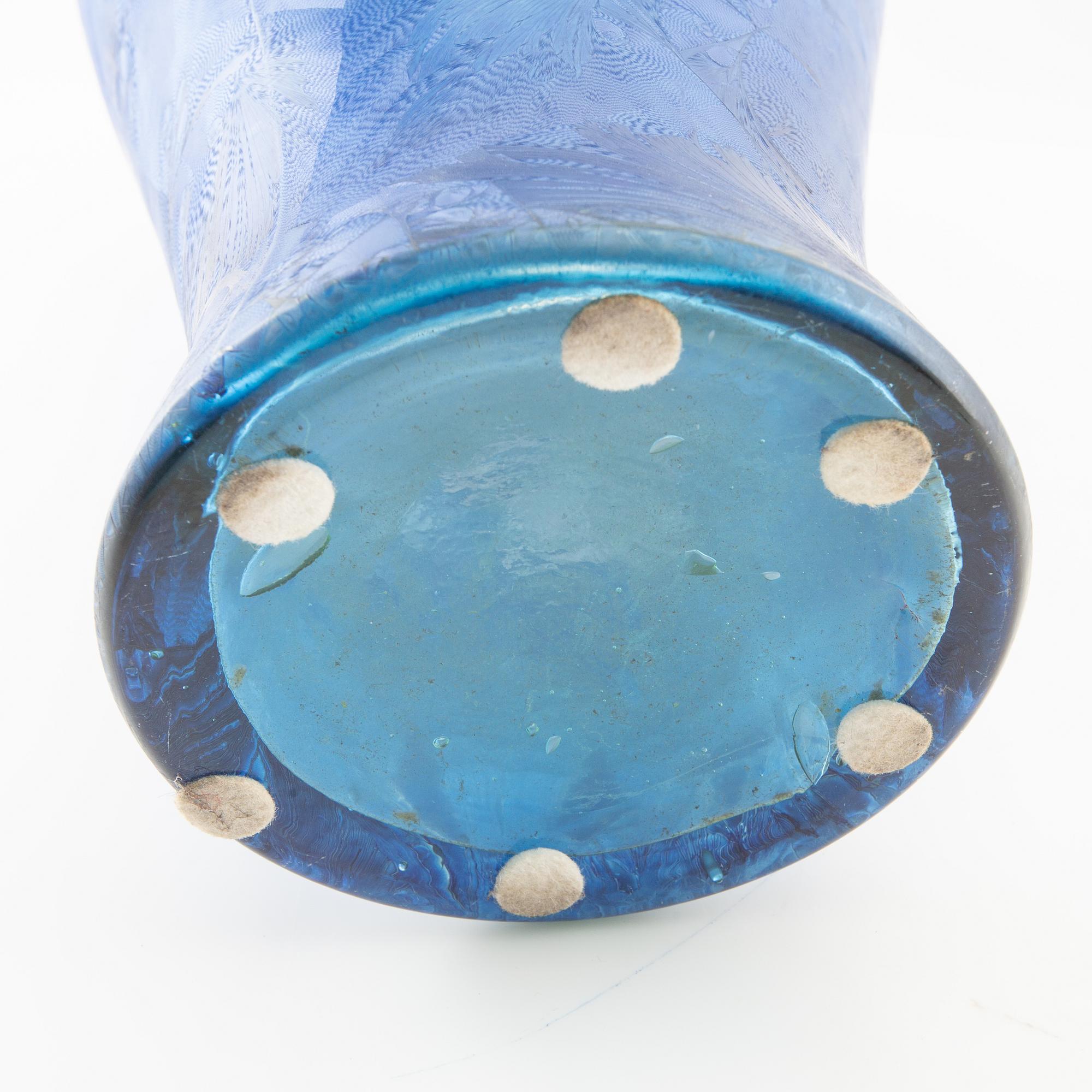 Vas 1900-talets andra hälft gjutet glas.