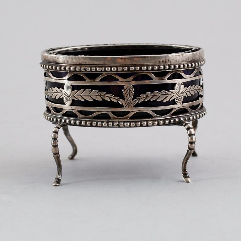 SALTKAR, silver, sannolikt omkring år 1800. Vikt ca 51 gram.