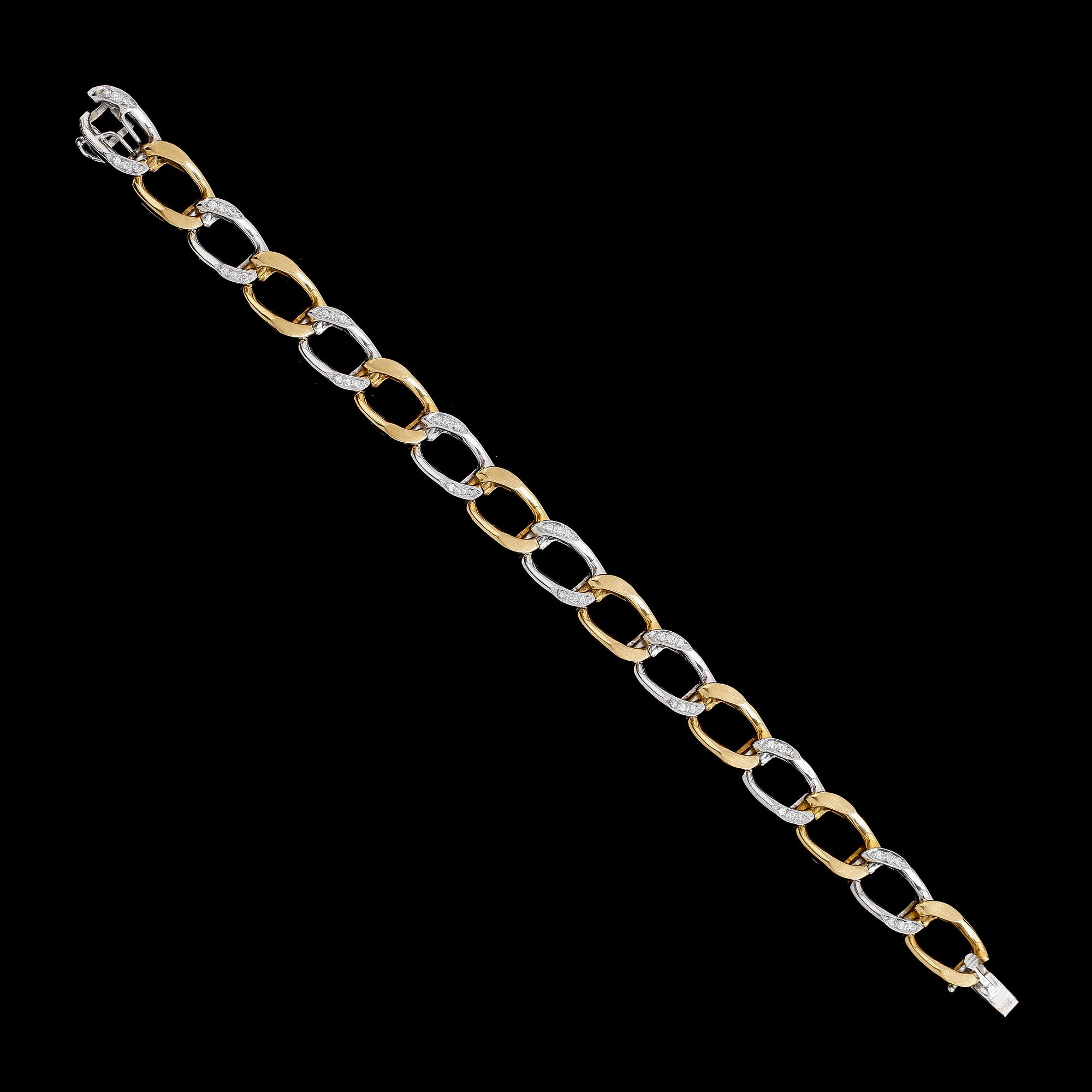 ARMBAND, 18K rött och vitt guld,  åttkantslipade diamanter tot ca 0.48 ct. Vikt ca 26 g.