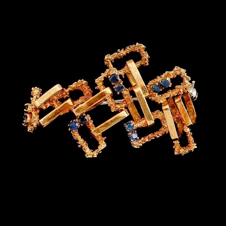 BROSCH, 18 k guld och safirer, Italien. Vikt ca 10 g.