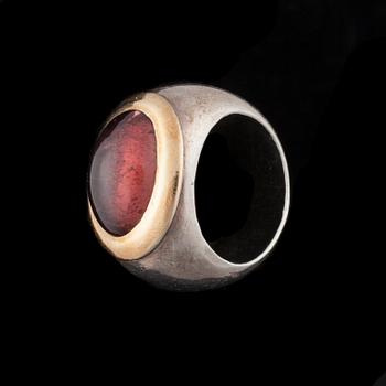 RING, violett turmalin, silver och guld, ostämplad. Vikt ca 30 g.