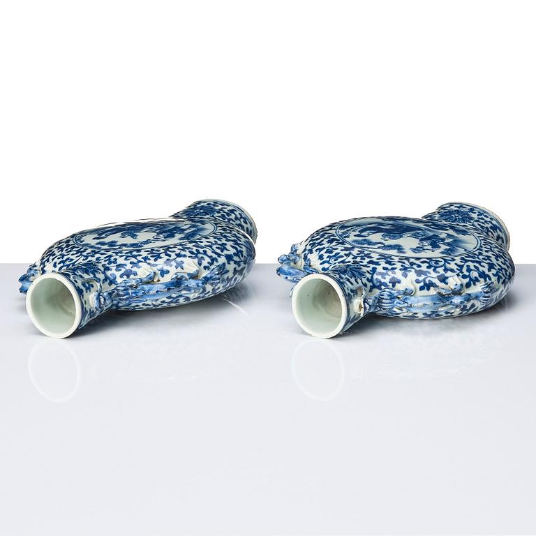 A pair of blue and white moon flasks, Qing dynasty, 19th century.