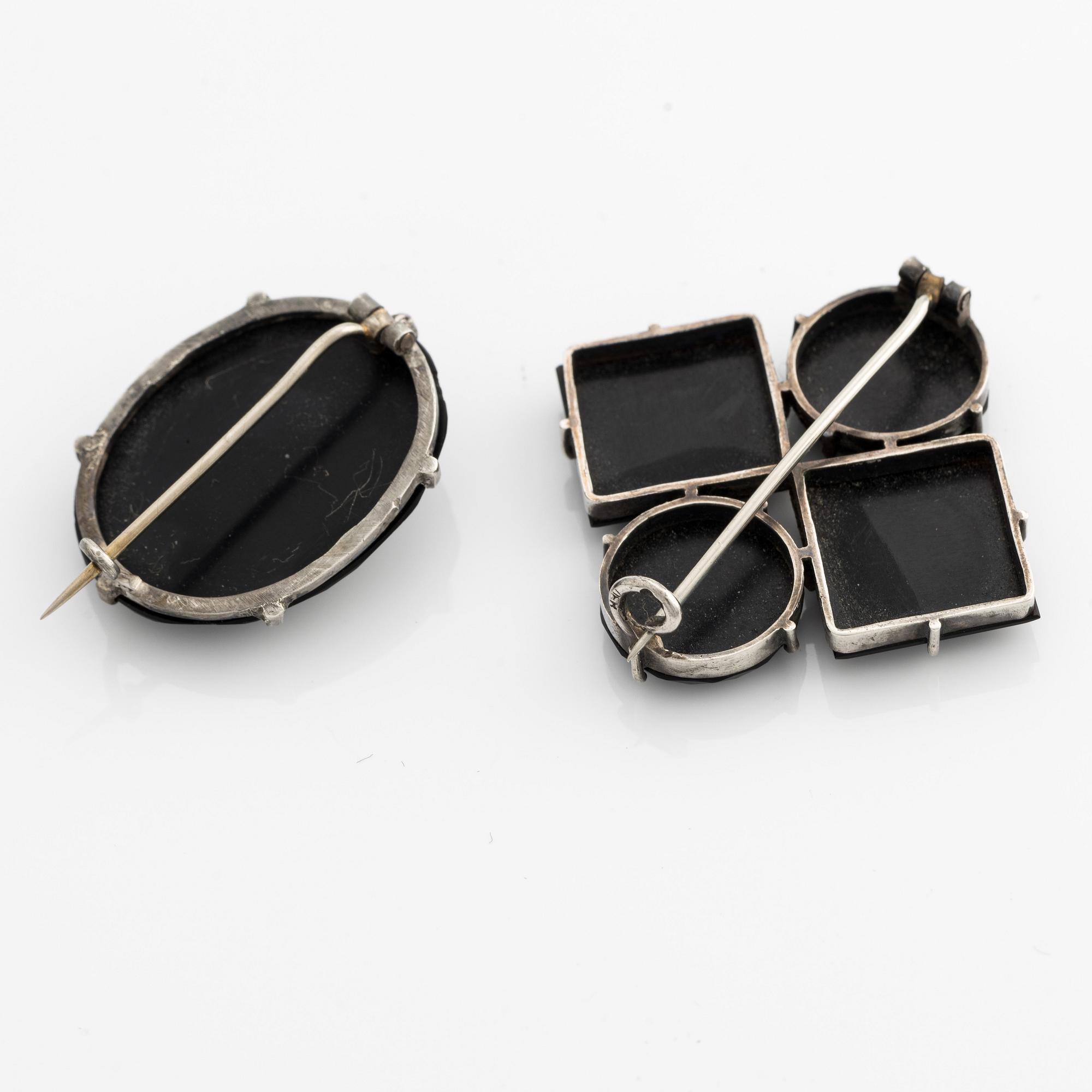 Sorgesmycken, collier, två broscher, silver med onyx.