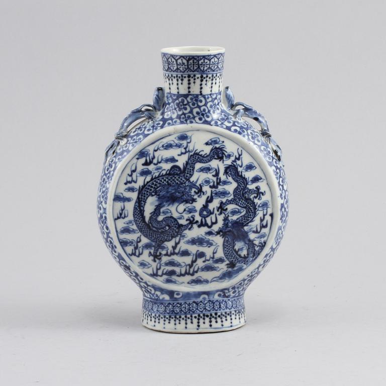 PILGRIMSKRUS, porslin, Kina, 1800-tal.