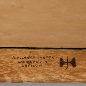 HANS J WEGNER, stolar, ett par "The Chair", Johannes Hansen, Köpenhamn.