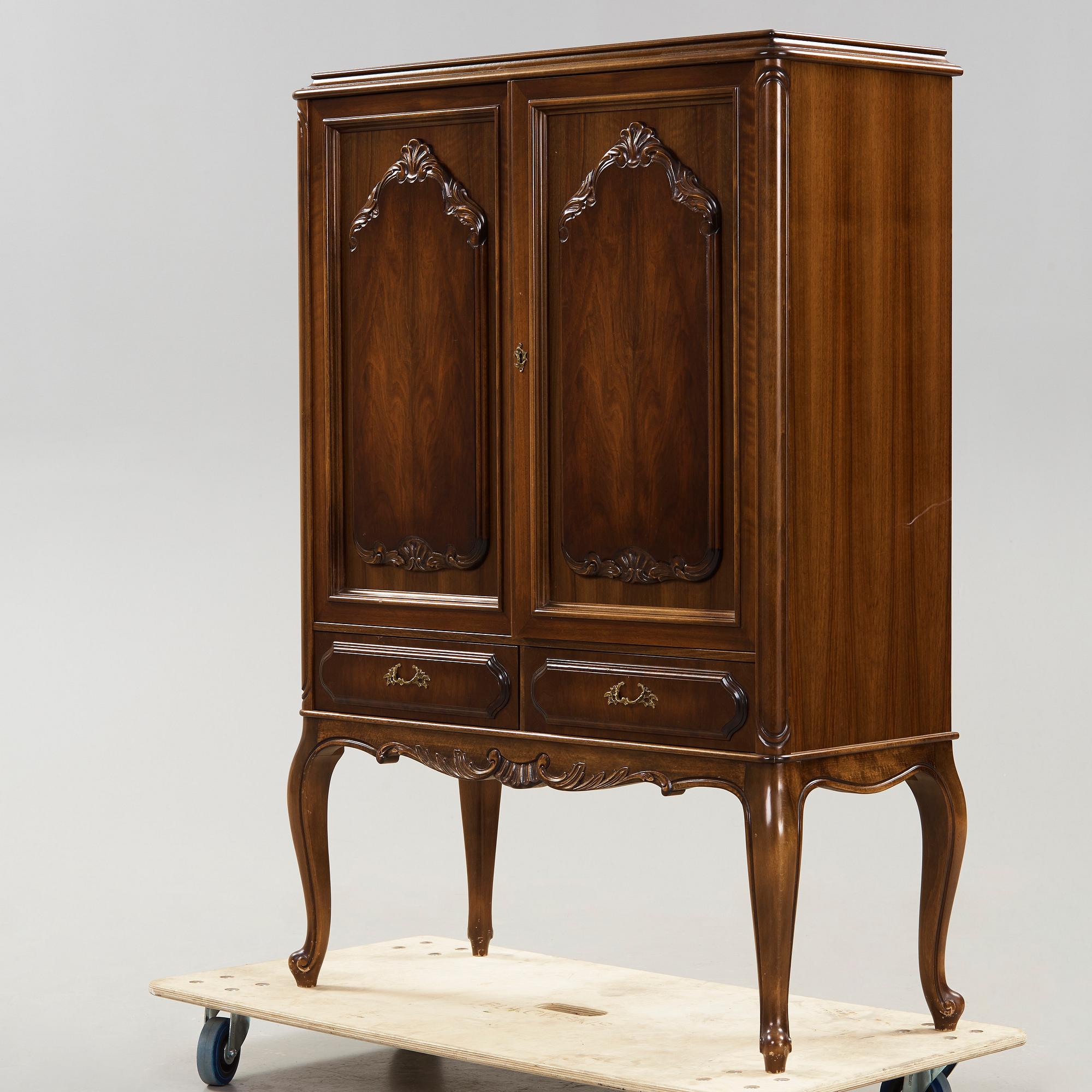 SKÅP, rokokostil, Blomstermåla Möbelfabrik, 1900-talets andra hälft.