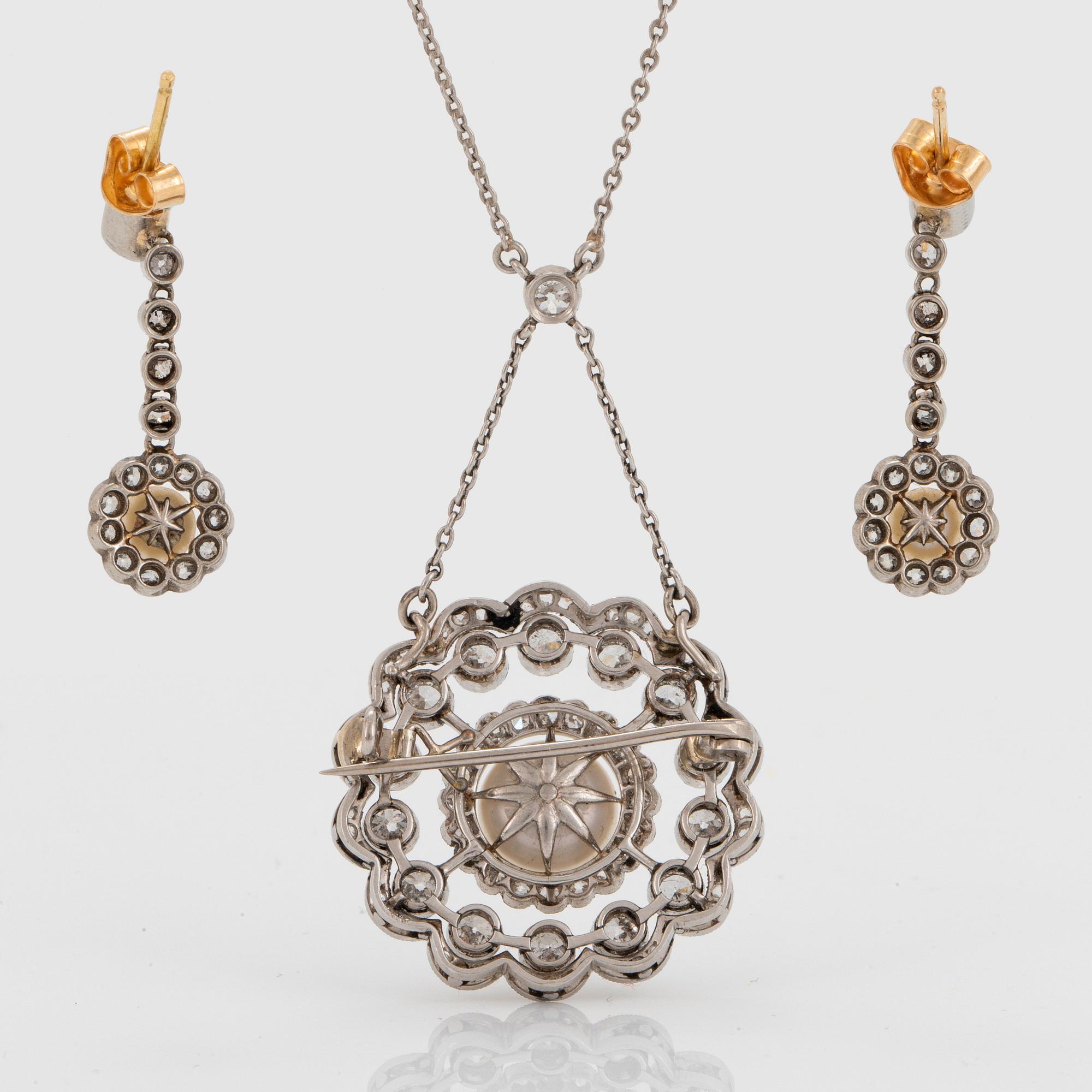 Collier/Brosch och ett par örhängen platina och guld med pärlor samt gammal- och rosenslipade diamanter.