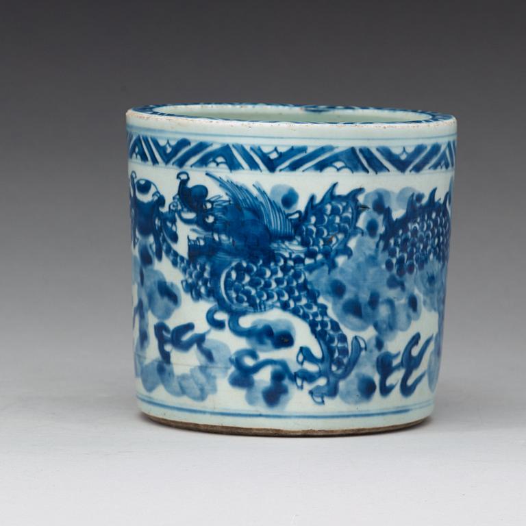 A blue and white brush pot, Ming dynasty, 17th Century.