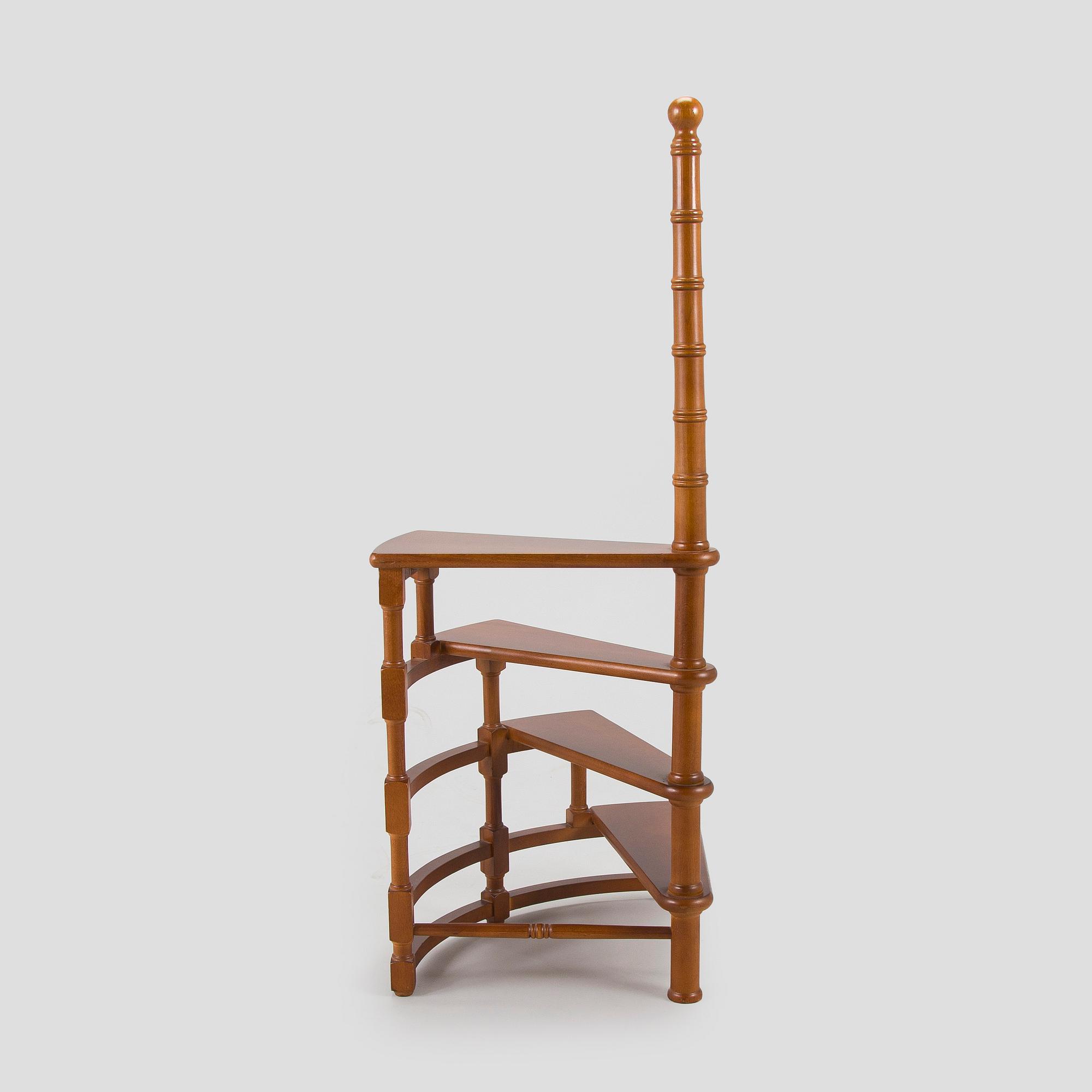 An English style library ladder, the latter half of the 20th century.