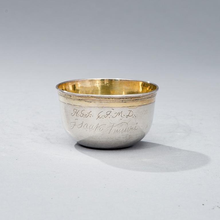SUPKOPP OCH FAT, silver, Stockholm 1705, totalvikt 149 g.