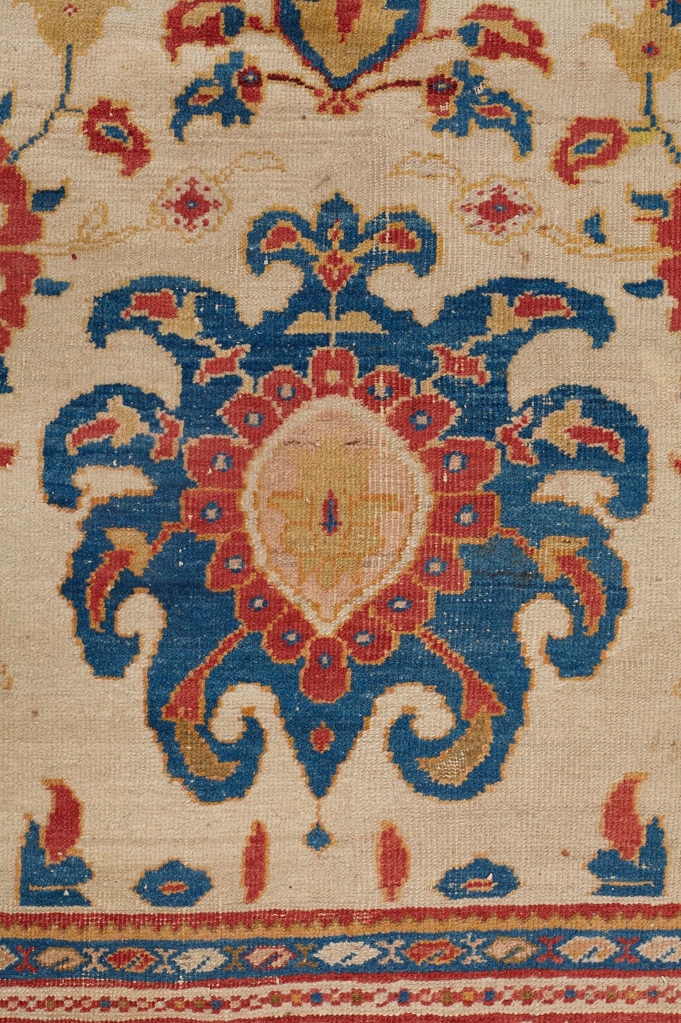 A CARPET, an antik Ziegler Mahal, ca 419,5 x 323,5 cm (as well as 1 cm flat weave at the ends).