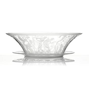 Simon Gate, an engraved Swedish Grace glass bowl on a plate, Orrefors, Sweden 1926, model 147.