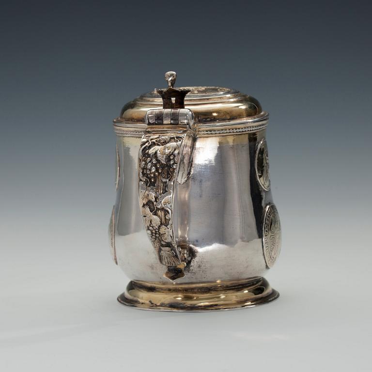 STOP, silver. Lars Hackzell Strängnäs 1737-73. Höjd 15,5 cm. Vikt 710 g.
