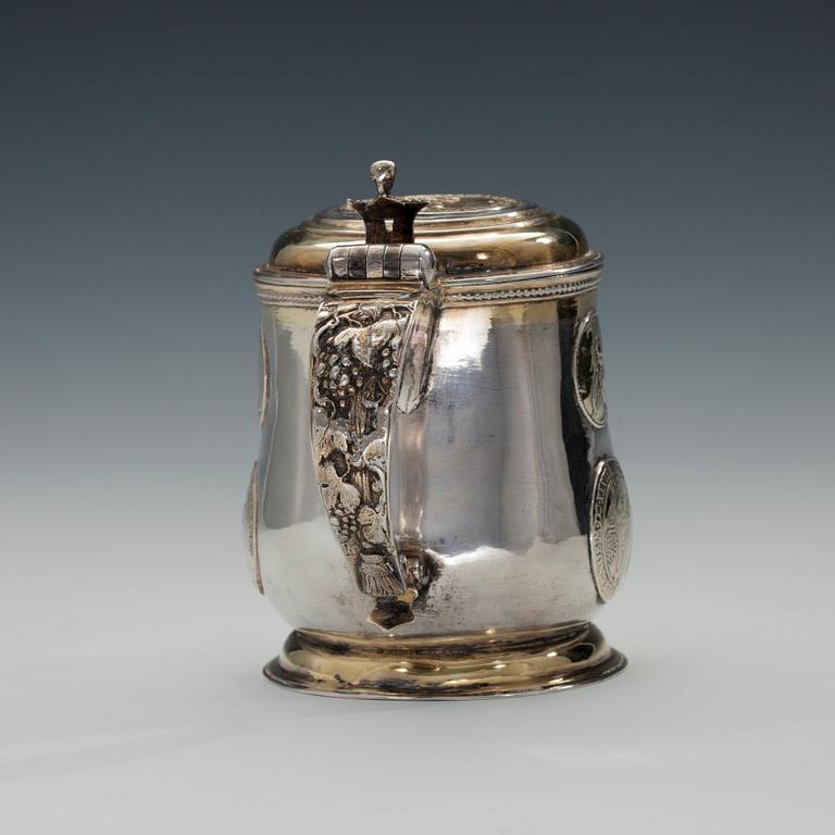 A TANKARD, silver. Lars Hackzell Strängnäs 1737-73. Height 15,5 cm. Weight 710 g.