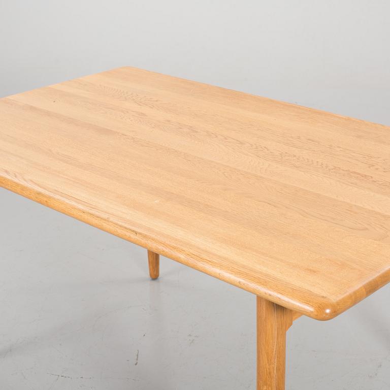 A SET OF 4 CHAIRS AND A TABLE BY Niels O Möller.