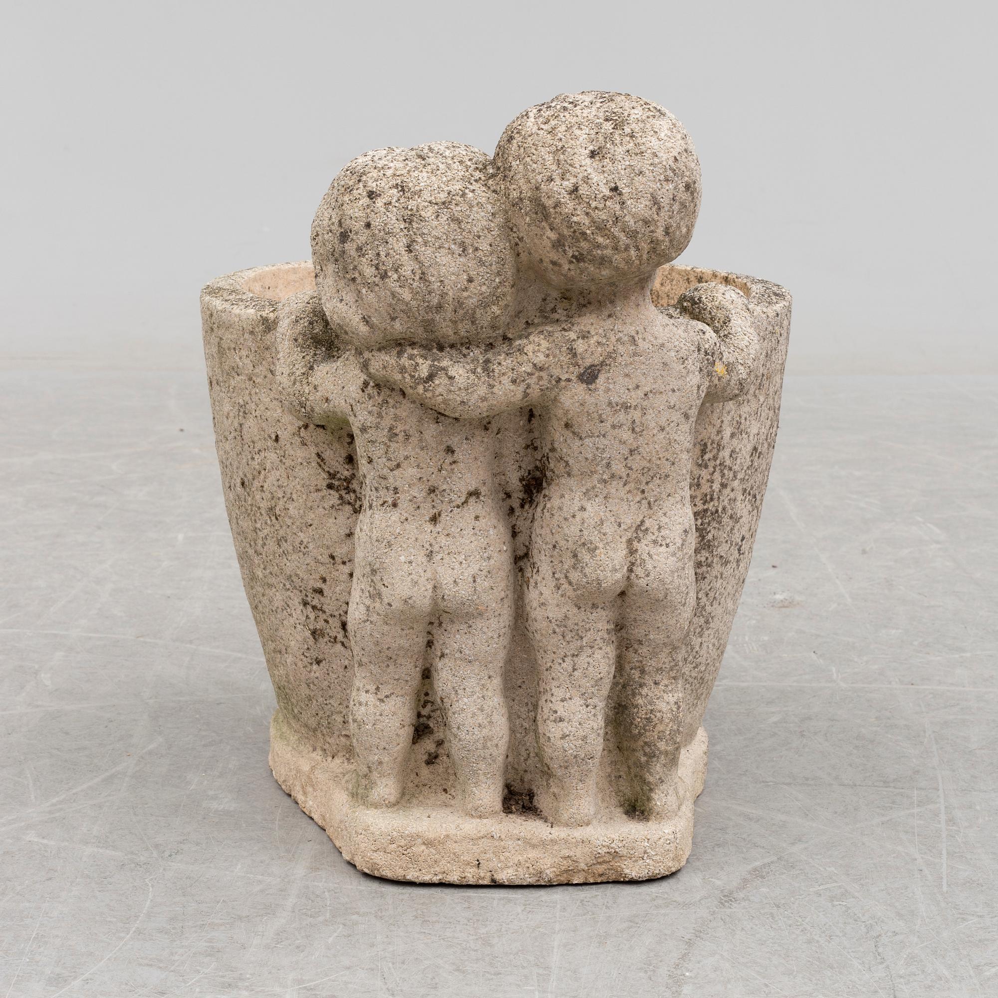 A 20th century garden urn.