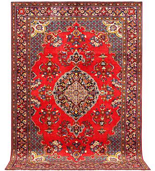 A Persian carpet, ca 326 x 214 cm.