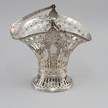KORG, silver, omkring sekelskiftet 1900. Vikt 385 gram.