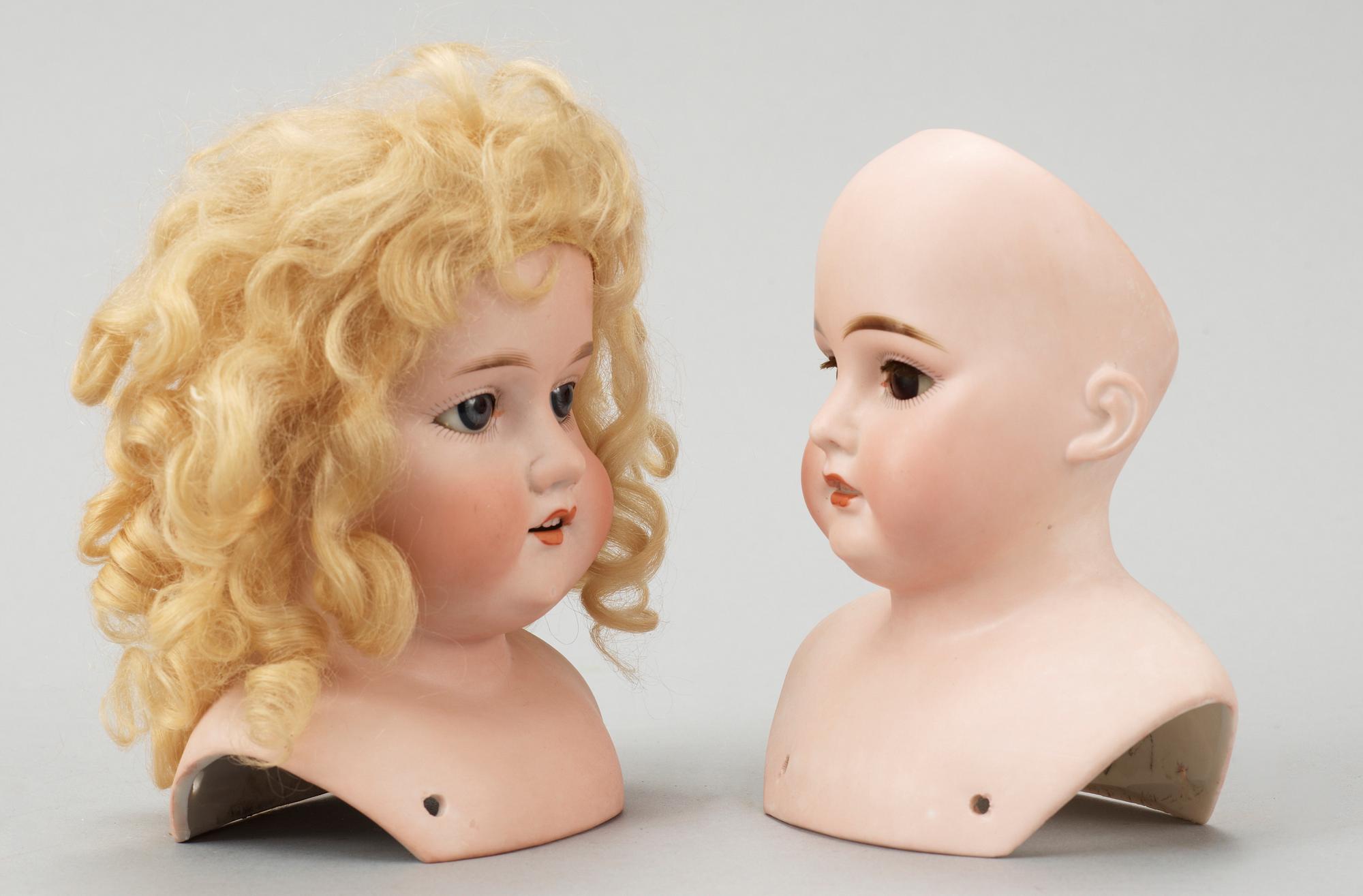 DOCKHUVUDEN, 2 ST. Biskvi. Armand Marseille 3200 samt 370. Tyskland, omkring 1900.