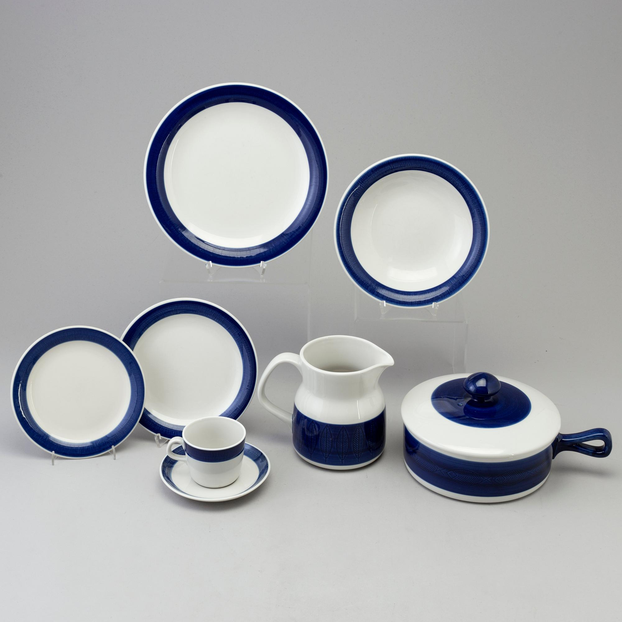 A 73 pcs 'Koka blå' porcelain dinner service by Hertha Begtsson, Rörstrand, in production 1956-1988.