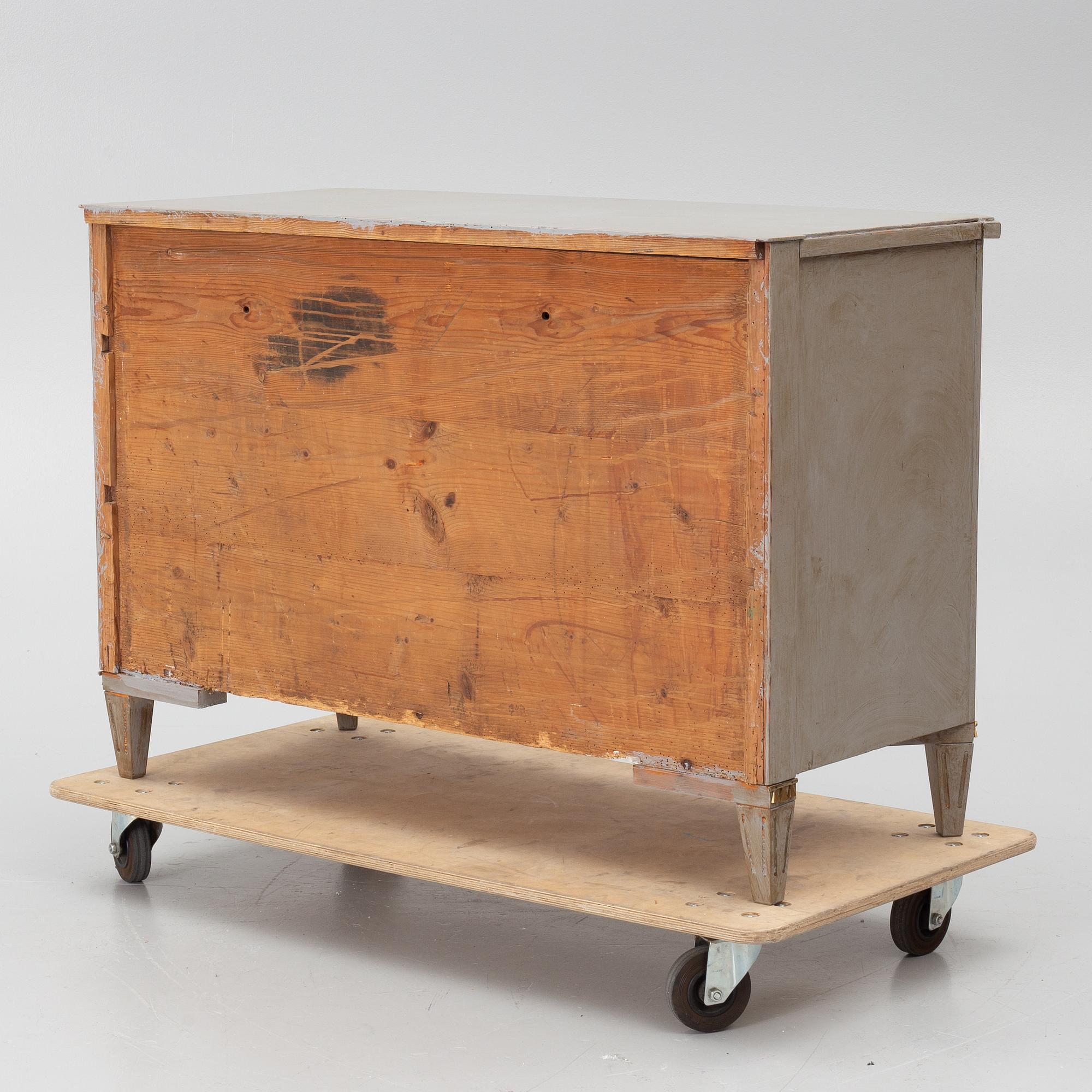 Chest of drawers, 19th century.