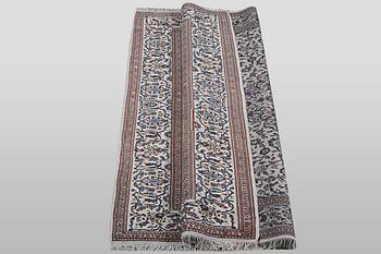 A carpet, Kashan, ca 297 x 197 cm.
