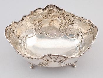 SKÅL, silver, möjligen Holland, omkring år 1900. Vikt ca 169 g.