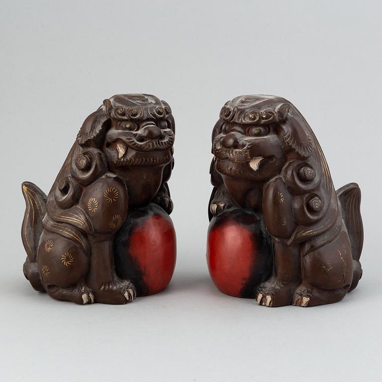 A pair of Japanese book ends, 20th Century.