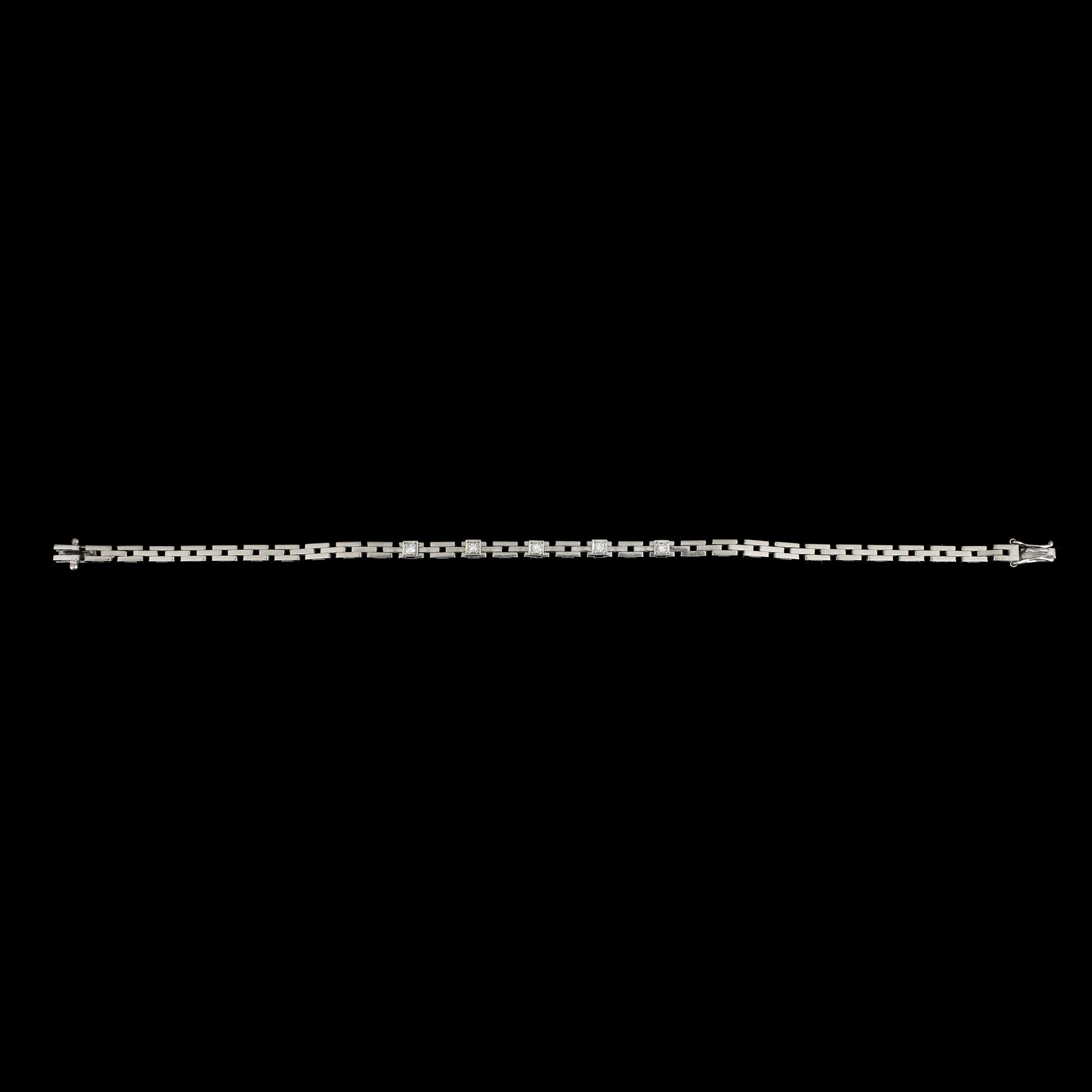 ARMBAND, 18k vitguld med 5 briljantslipade diamanter, tot ca 0,15 ct. Vikt ca 11,8 gram.