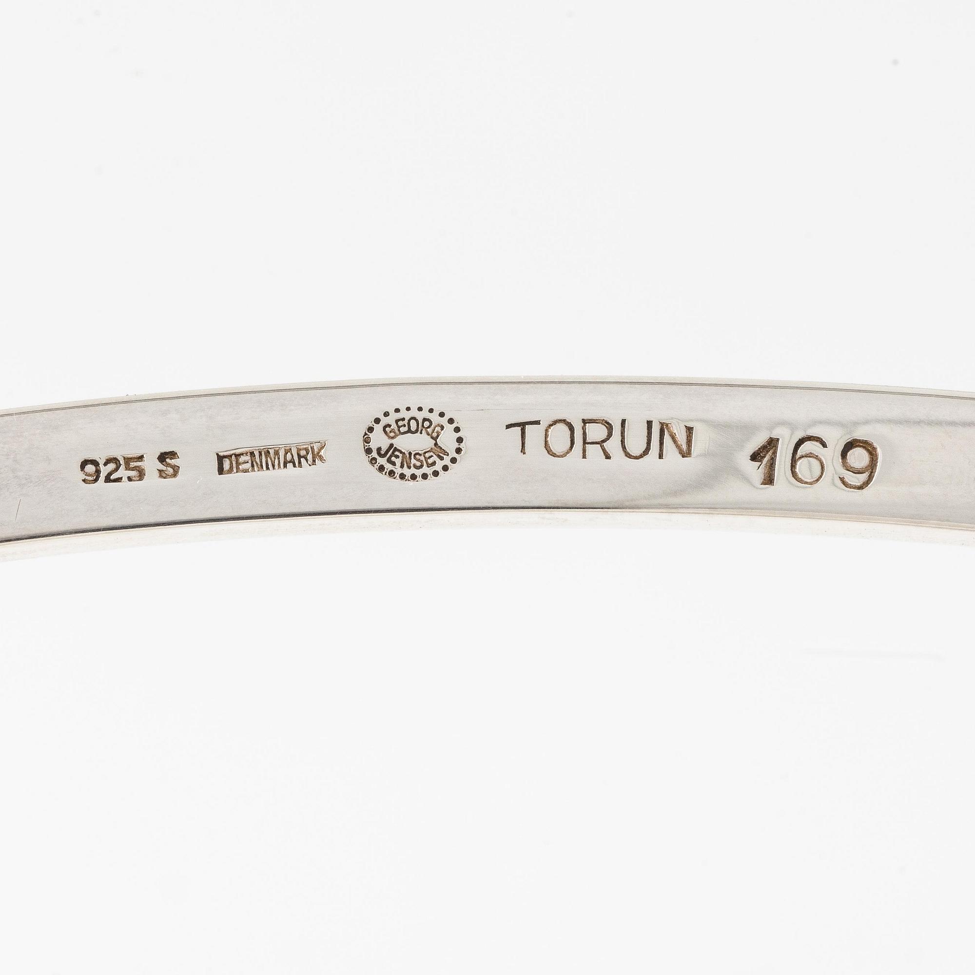Vivianna Torun Bülow-Hübe, a necklace with a pendant, sterling silver and amethyst, by Georg Jensen.