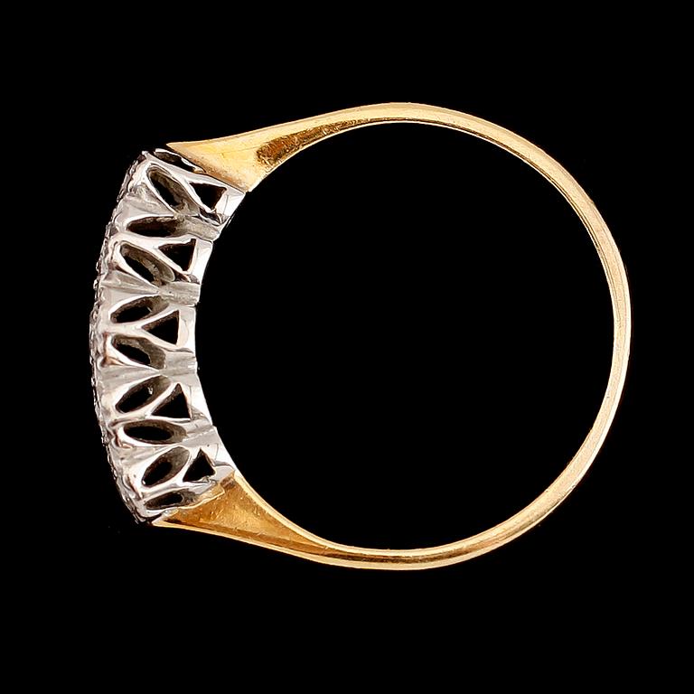 RING, 18 k guld, briljantslipade diamanter. Vikt ca 3 g.