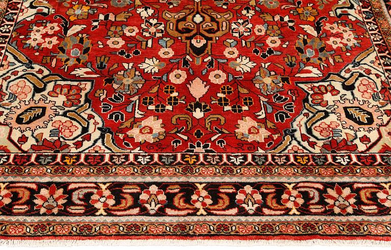 A Lilihan carpet, approximately 345 x 237 cm.