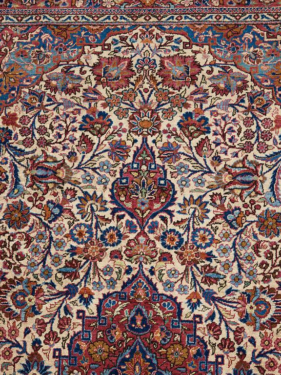 A RUG, A SEMI-ANTIQUE SILK KASHAN, 212 x 129,5 cm.