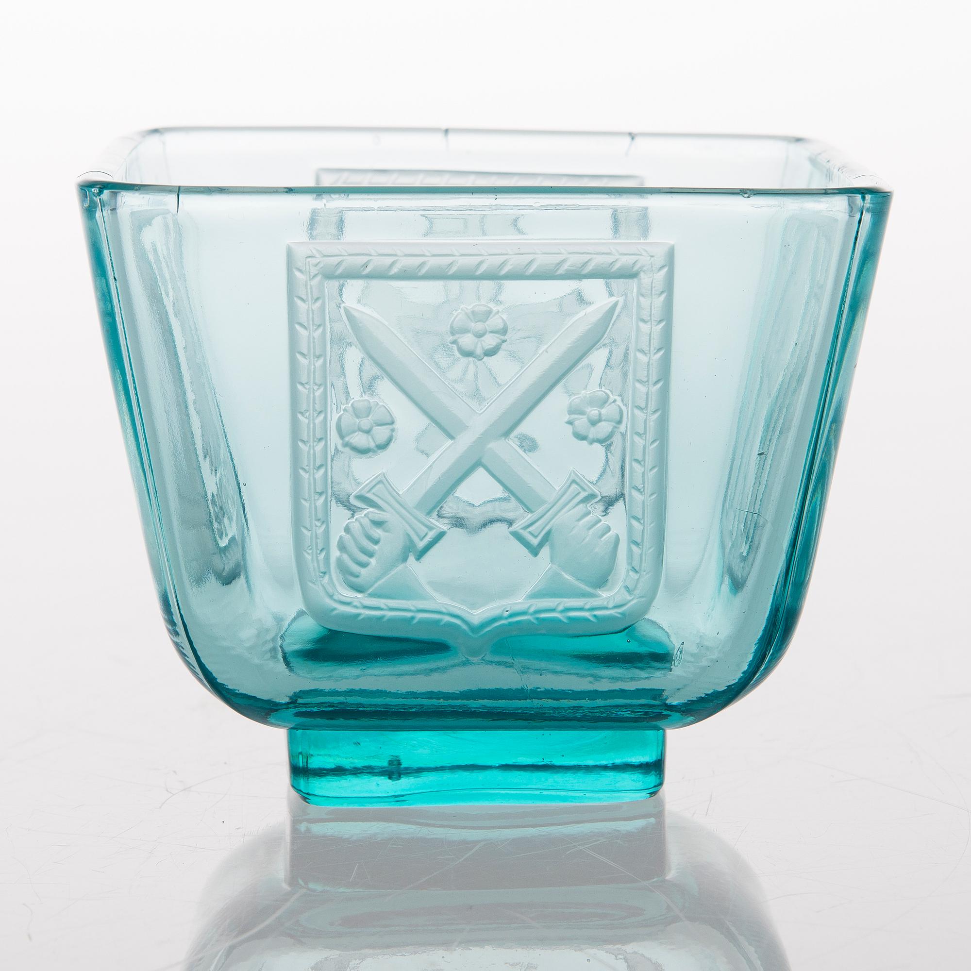 A glass bowl, "Mottimalja" 1939-1942 Riihimäki Lasi Oy.