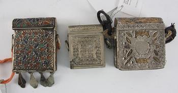 KANNA, KRUTFLASKA, BURKAR och PLUNTA samt VÄSKOR, 8 del, Nordafrika, 18/1900-tal.