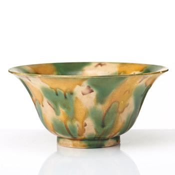 A egg and spinach bowl, Qing dynasty, Kangxi (1662-1722).