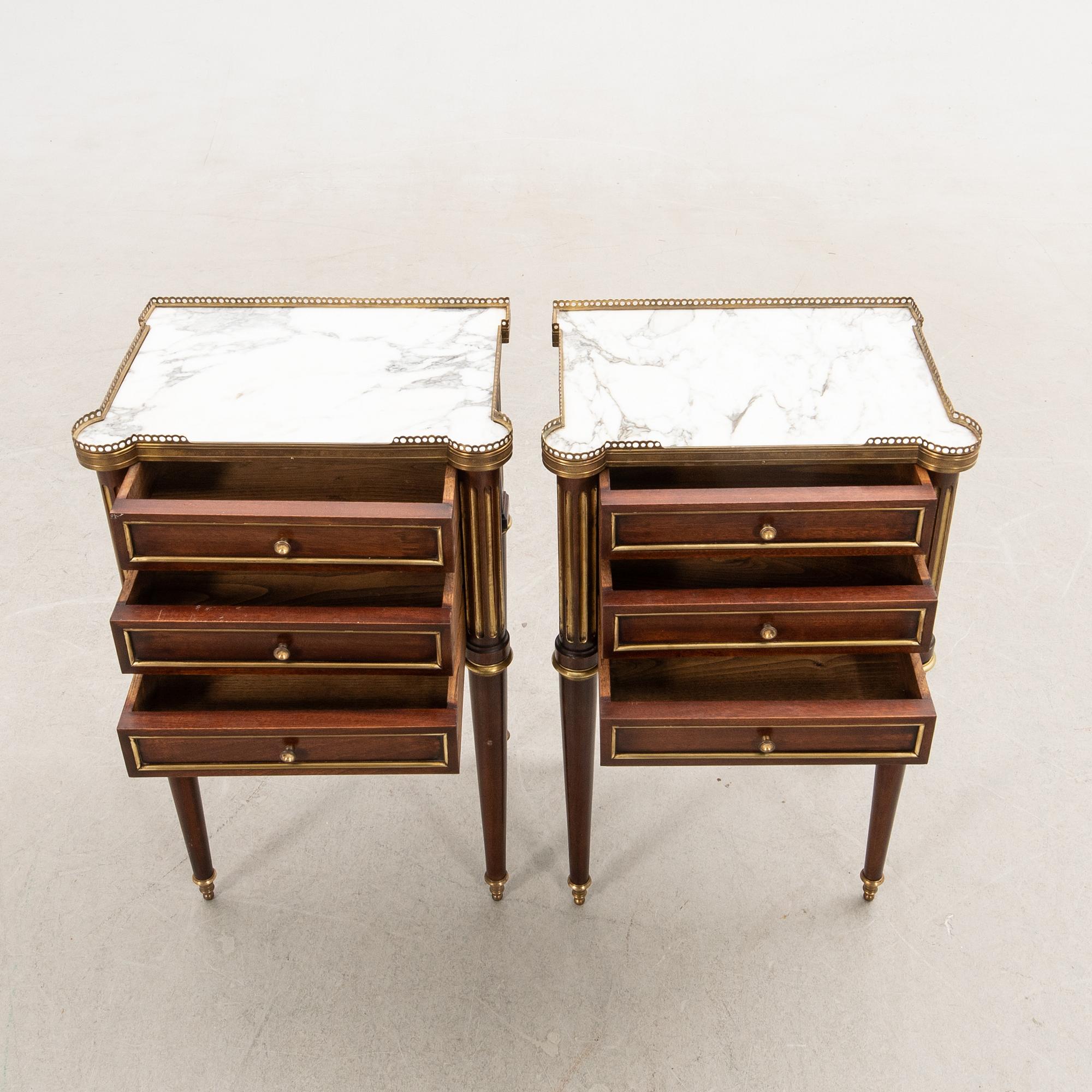 Sängbord, ett par, 1900-tal.