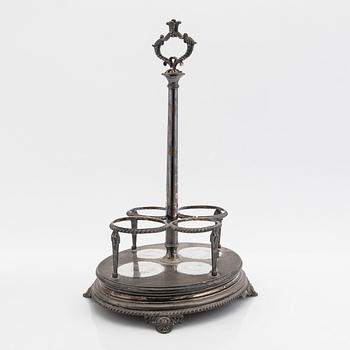 Gustaf Möllenborg, Bordssurtout, silver, för 2 karaffer samt 2 ströare, Stockholm, 1831.