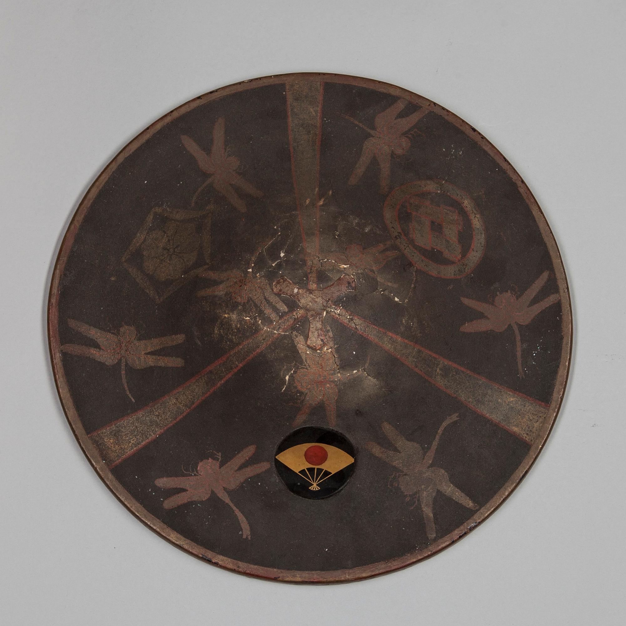 HJÄLM, "Jinghasa", lackat trä. Japan 1800-talets början.