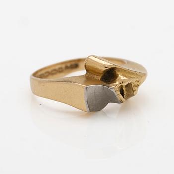 Björn Weckström, Ring, “Episode”, 18K gold and platinum, Lapponia, 1963.