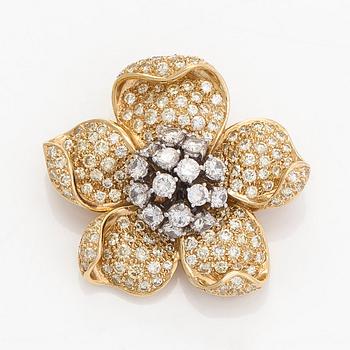 An 18K gold brooch/pendant with  brilliant-cut diamonds. Finnish import marks 1982.