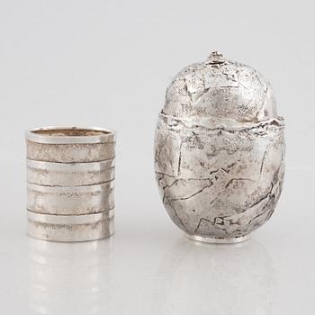 Two sterling silver beakers/vases, mark of Lars Arby, Gothenburg 1975-1976.