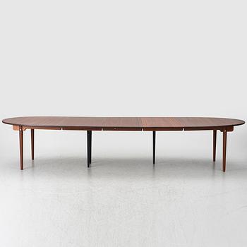 Hans J. Wegner, matbord, modell CH338, Carl Hansen, Danmark, omkring 2020.