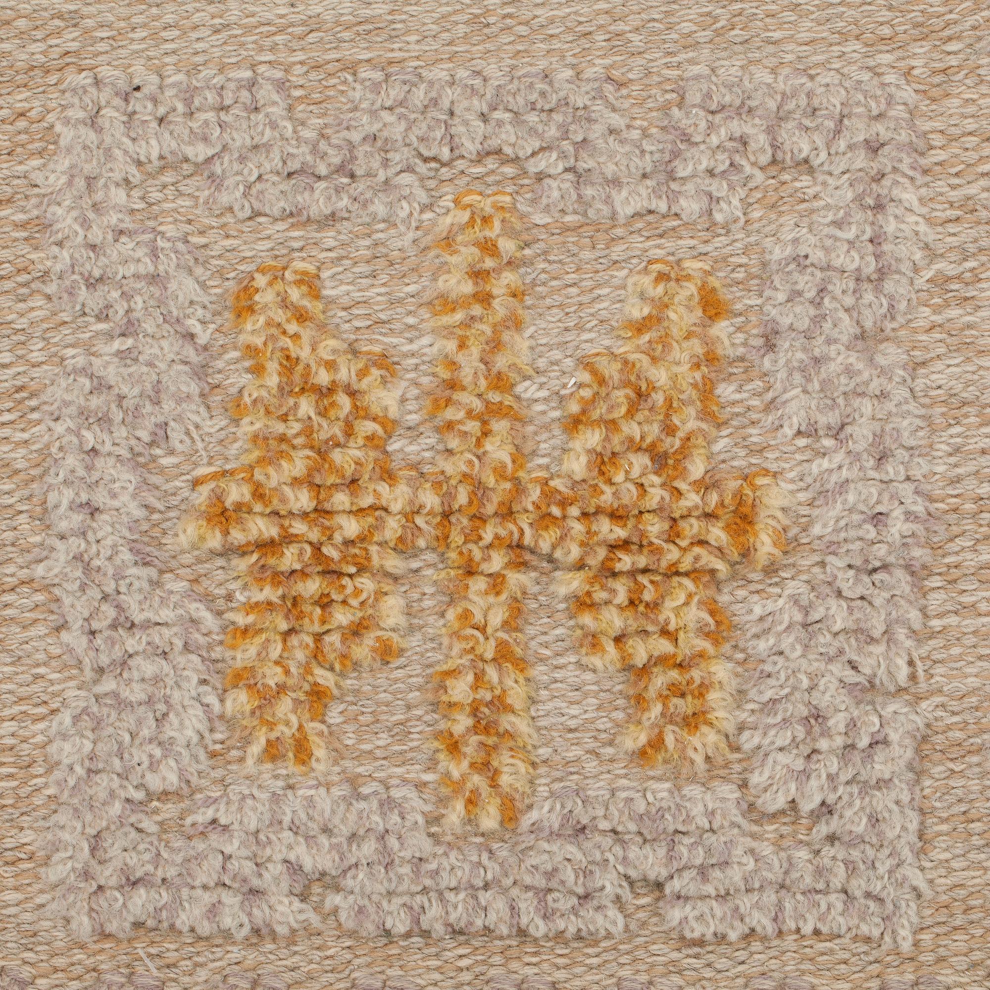 RUG. Knotted pile in relief. 199,5 x 123,5 cm. Sweden, the first half of the 20th century.