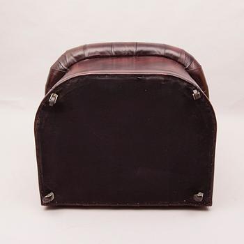 FÅTÖLJER, ett par, Chesterfield-modell, 1900-talets senare hälft.
